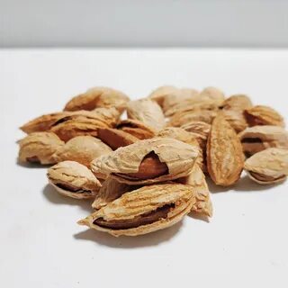 Как есть миндаль