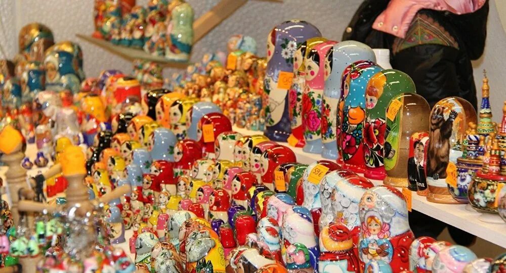 сувенирные рынки россия. сувениры из москвы. сувенирный магазин. сувениры. сувениры азербайджана.