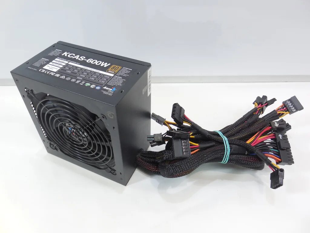 600w 80 plus. AEROCOOL блок питания 600w. Блок питания AEROCOOL KCAS 600w. Блок питания AEROCOOL KCAS Plus 600w [KCAS-600 Plus]. AEROCOOL KCAS 600w 80 Plus Bronze.