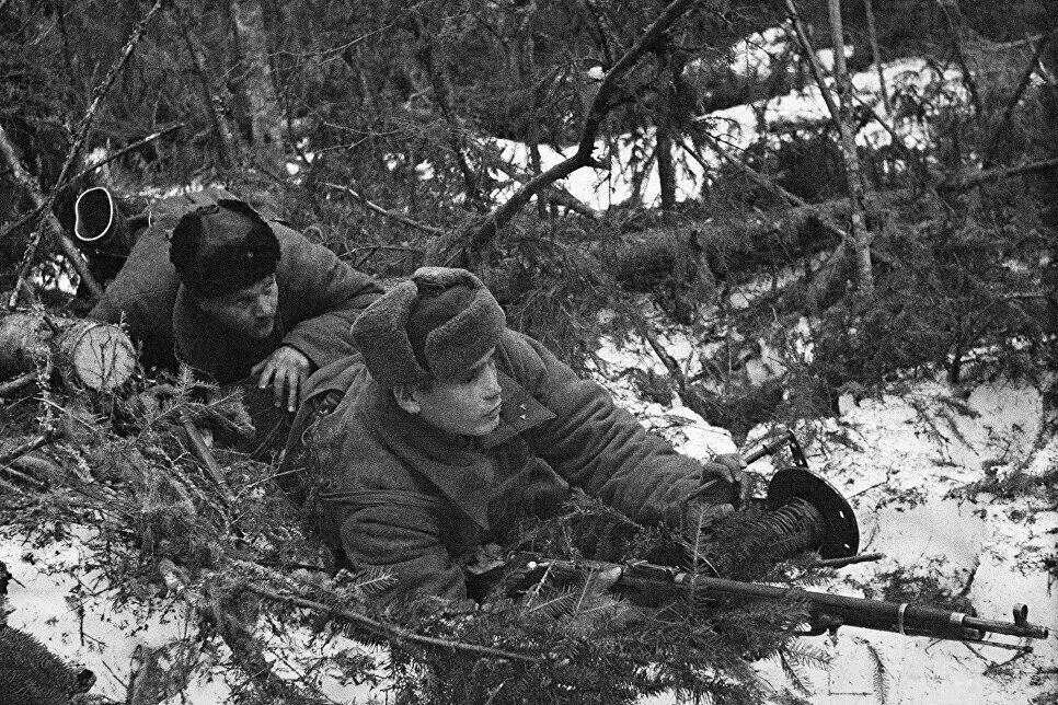 Связисты Великой Отечественной войны. Связисты на войне 1941-1945. Связист в 1942. Связисты ВОВ 1941.