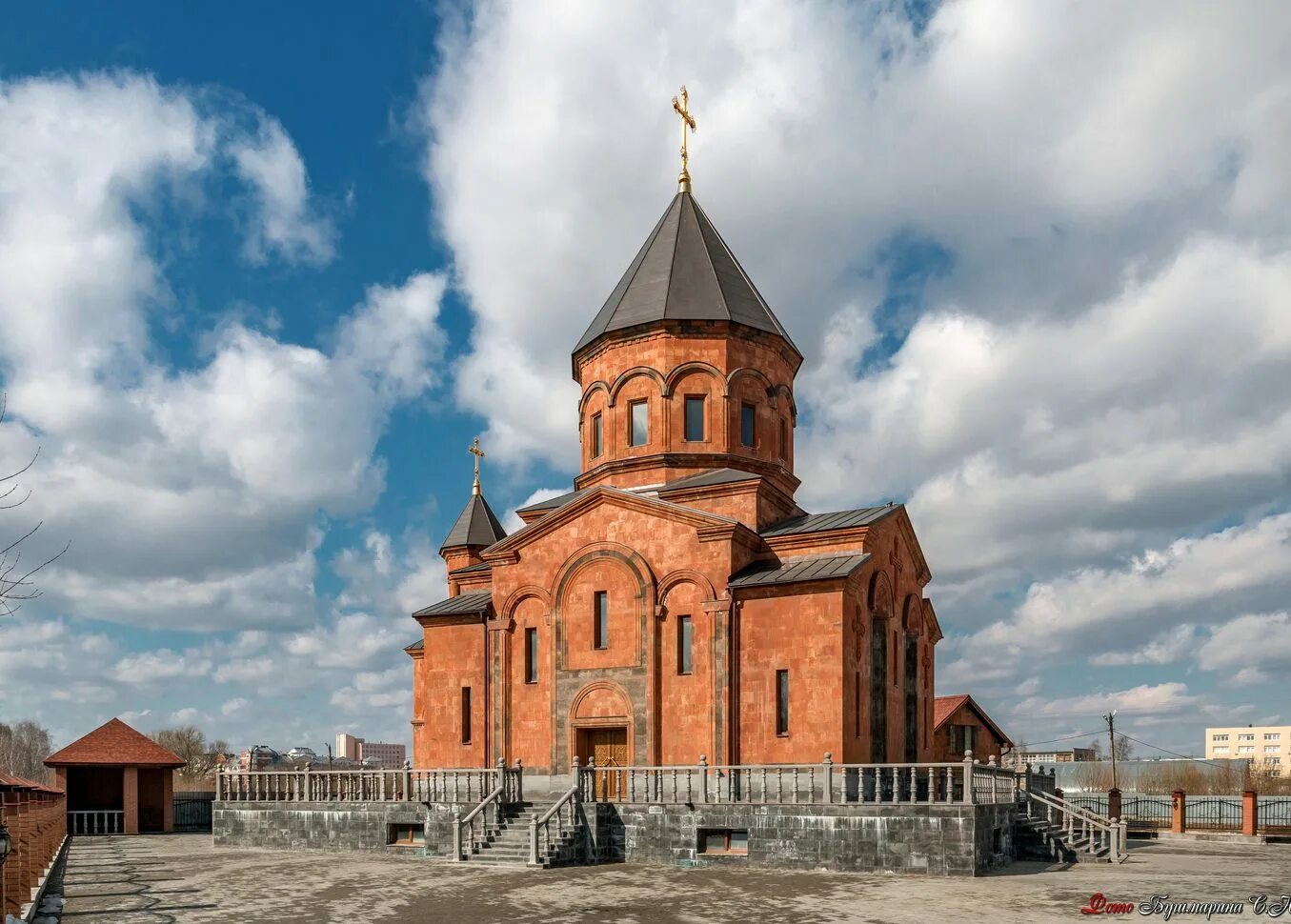 Почему армянский церковь. Армянская Апостольская Церковь в Армении. Церковь Сурб Арутюн. Церковь Сурб Арутюн Тверь. ААЦ армянская Апостольская Церковь.