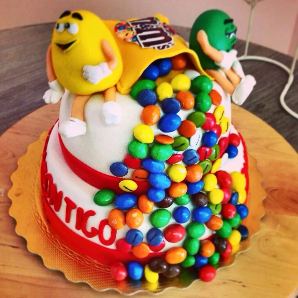 Торт эм энд эмс. Торты для детей. торт m&amp;m. торт m m&#039;s. торт с ммдемсом.