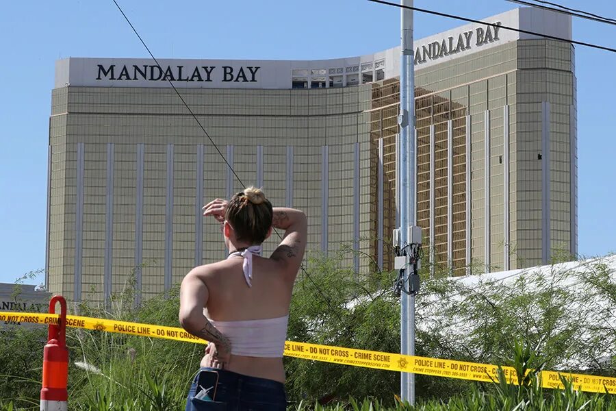 Мандалай Бэй Лас Вегас стрельба. Отель mandalay Bay в Лас-Вегасе. Стрелок из Лас Вегаса 2017. Стрельба в вегасе на концерте