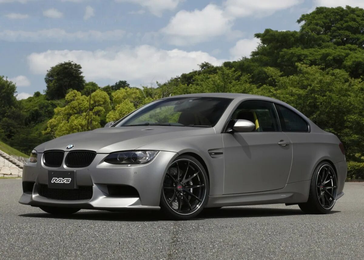 М 3 автомобиль. BMW m3 e92 Grey. BMW e92 Grey. БМВ 3 серая m. БМВ м3 серая.