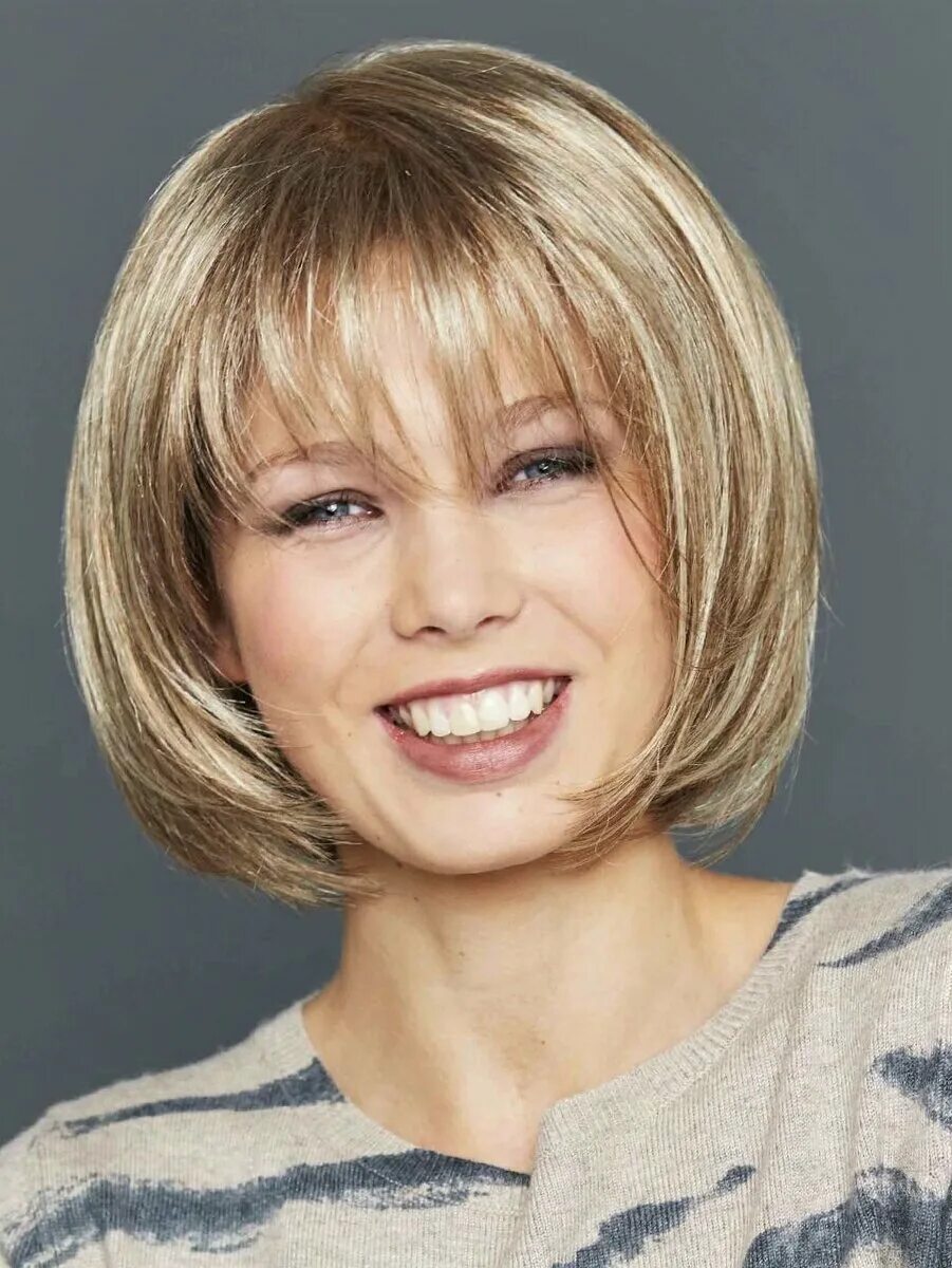 Каре стрижка с челкой градуированное боб на средние. Каре боб с челкой каскад. Стрижка каре bob kaskad. Градуированный боб каскад. Каре боб с челкой каскад.