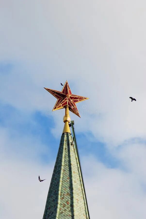 На каких башнях звезды. Рубиновые звезды Московского Кремля. Красные Рубиновые звезды горели на шпилях Московского Кремля. Звезда на Спасской башне Московского Кремля. Рубин звезда Кремль.