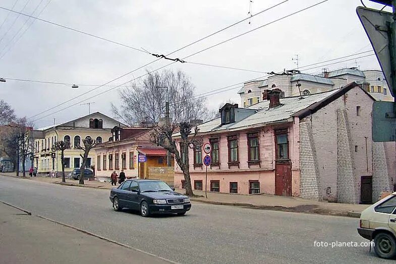 Ленинградская улица энгельс. Улица Энгельса Киров. Улица Энгельса Киров переименована. Улица Энгельса дом 46. Улица Кирова Энгельс.