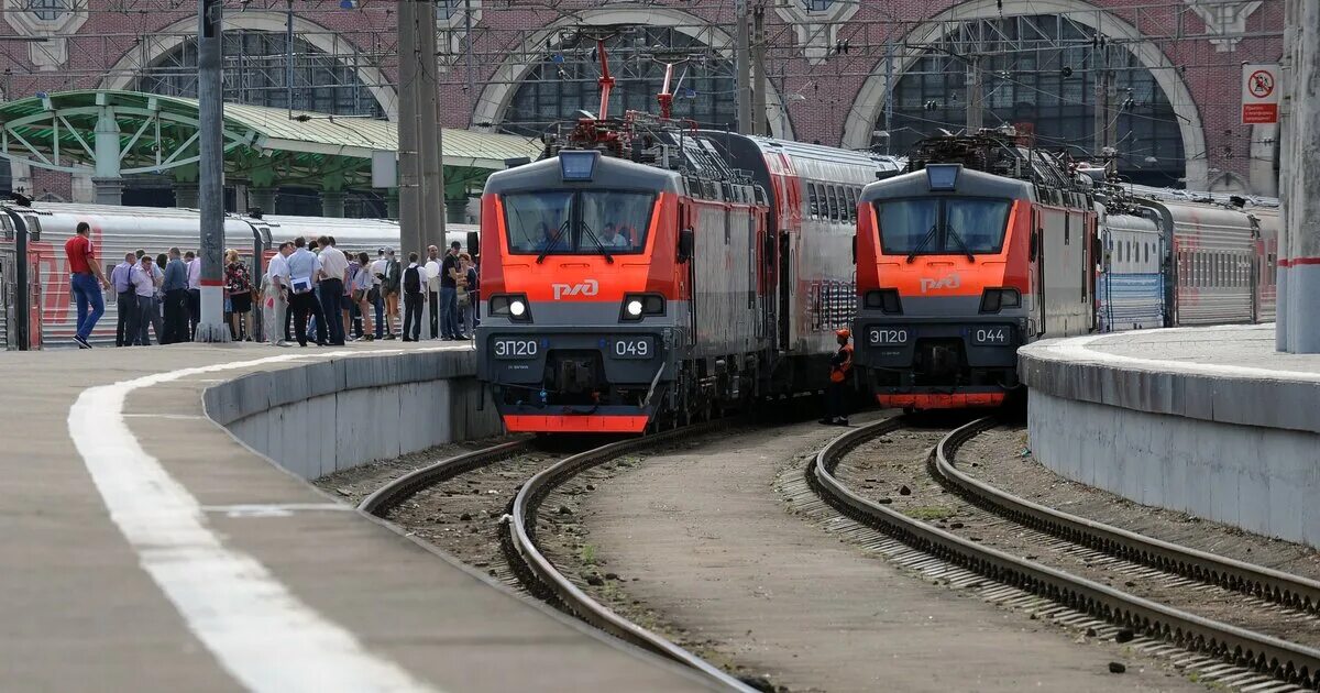 Сокращения ржд. Ласточка в бологое. Поезд за границей. Поезд дальнего следования ржд. Проводники поезда вятка.