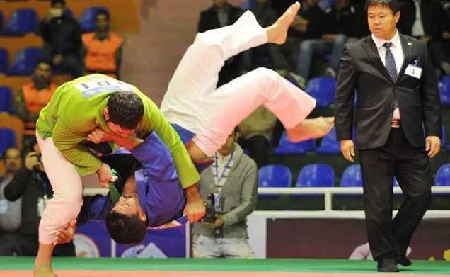 Приемы кураш в узбекистане. Tuy kurash. Кураш сурхондарё. Кураш узбекистан. Qonli kurash hind uzbek tilida.