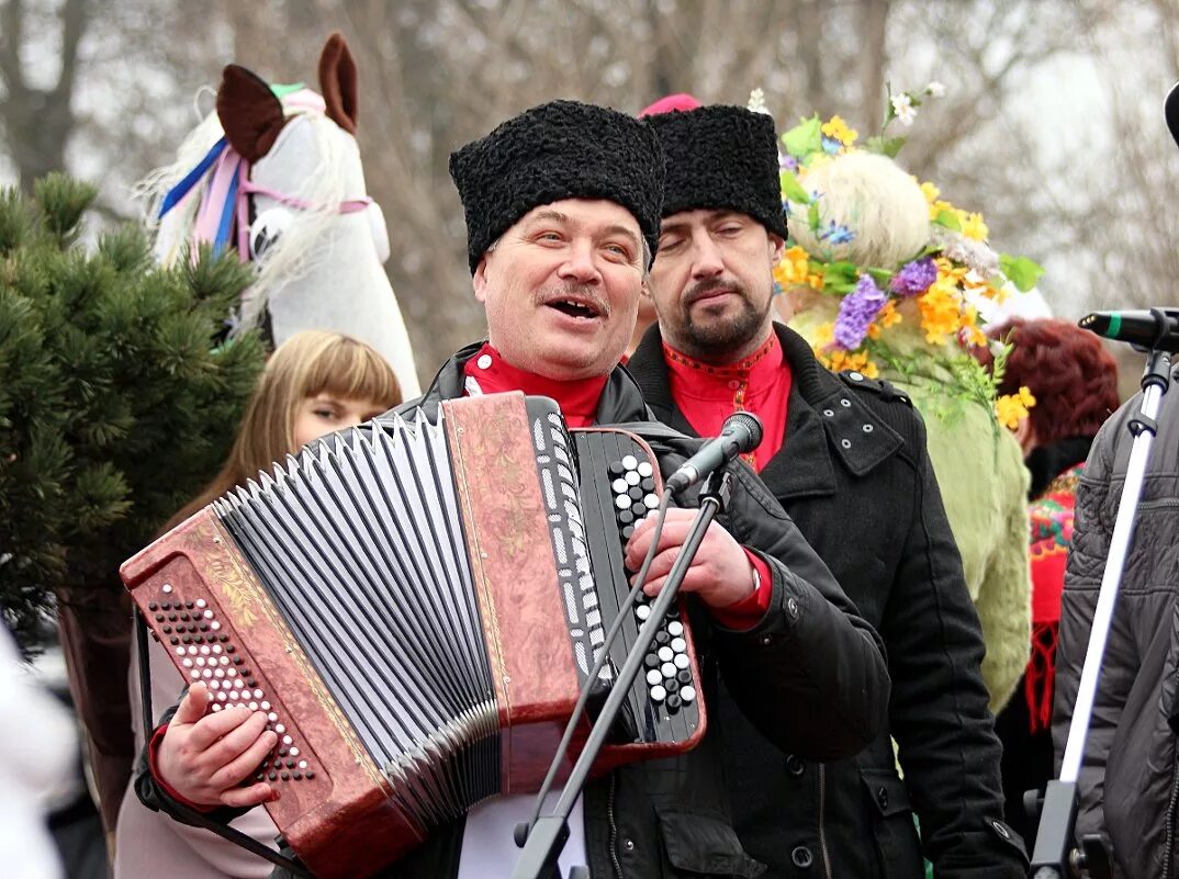 Ансамбль геннадия заволокина. Иван разумов гармонист. Играй гармонь. Валерий парфёнов гармонист. Игра на гармони.