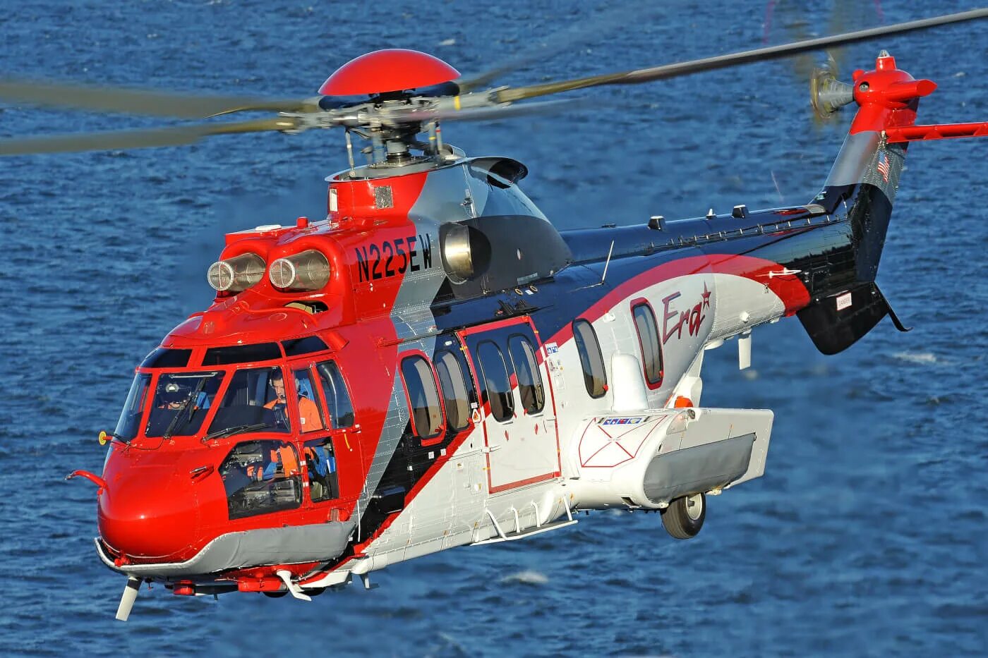 Вертолет для двоих цена. H225 super Puma вертолет. Вертолет Eurocopter h225 super Puma. Airbus Helicopters н225 super Puma. Вертолет Airbus Helicopters h225 super Puma.