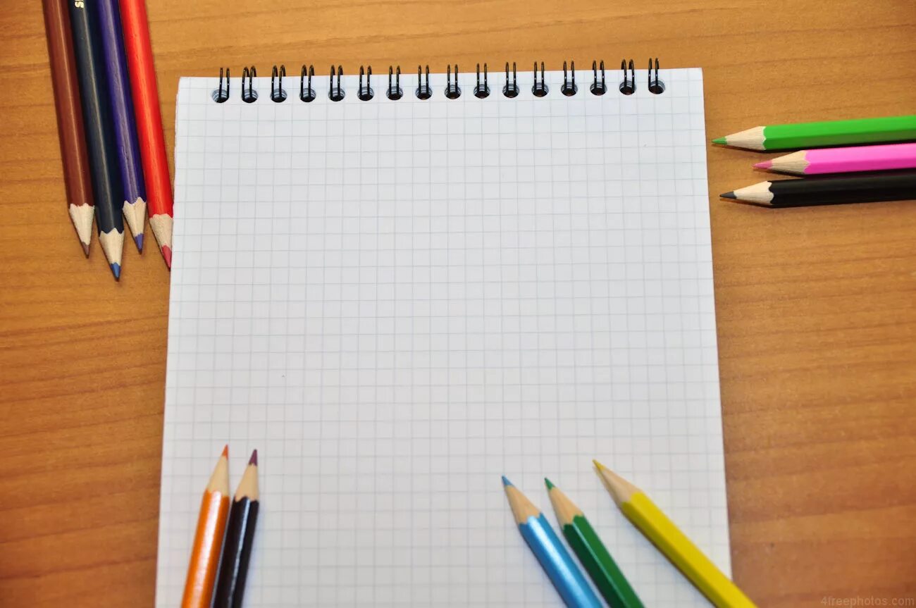 школьный фон в клеточку. школьные предметы рисунок. фон школьная тетрадь. фон для презентации школа. школьная клетка фон.