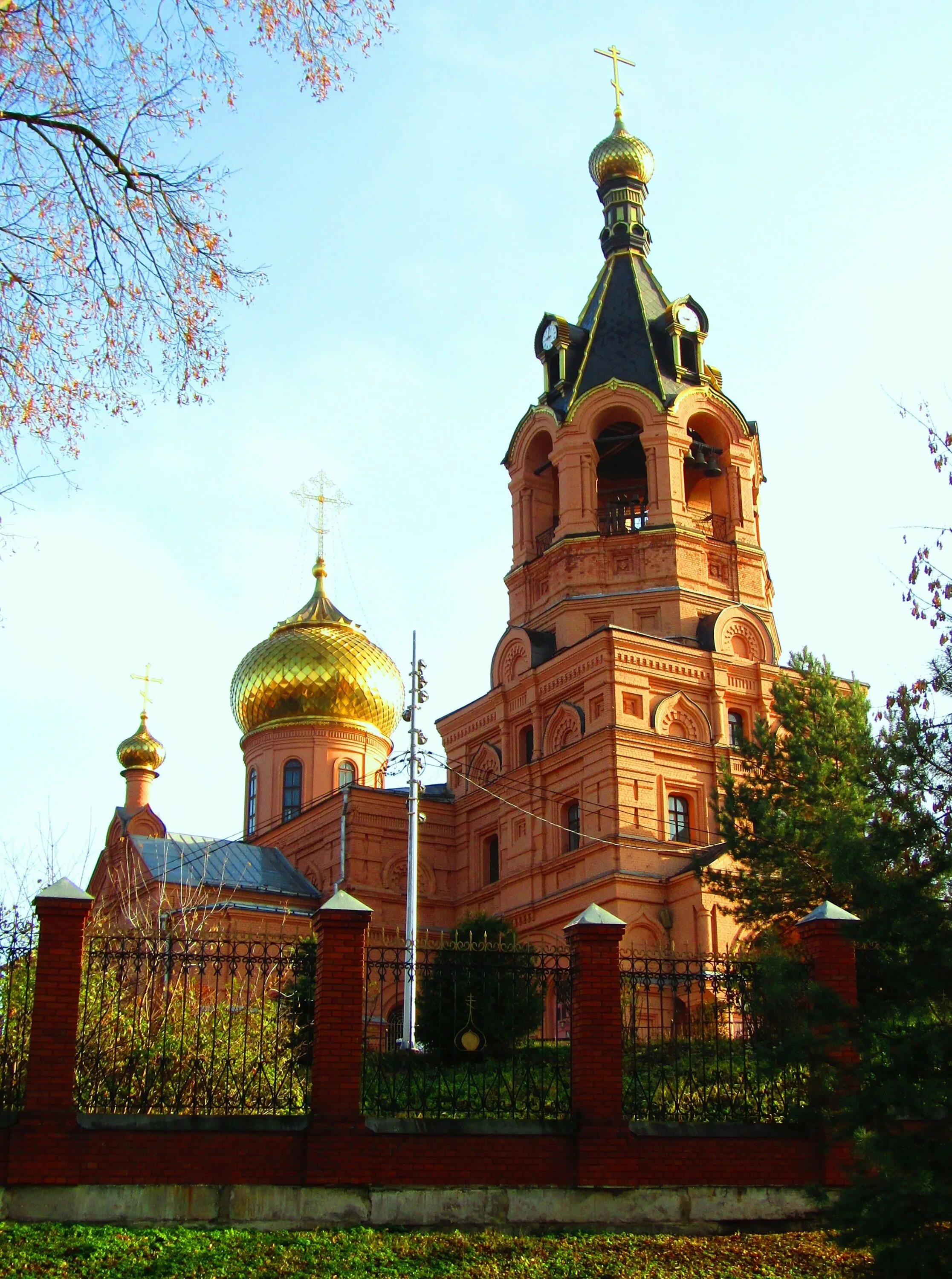 Фото раменского. Раменский Троицкий храм. Раменское собор Троицы. Церковь Троицы Живоначальной Раменское. Церкви в г. Раменское.
