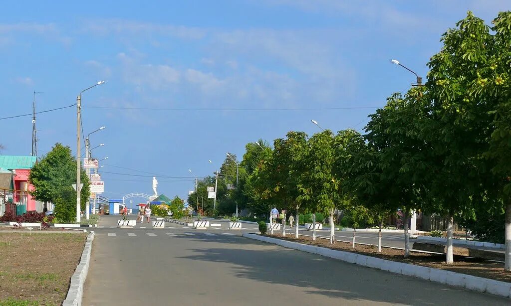 набережная в приморско-ахтарске. набережная приморско-ахтарск 2021. краснодар приморский край. памятник крамаренко приморско-ахтарск. владивосток столица приморского края.