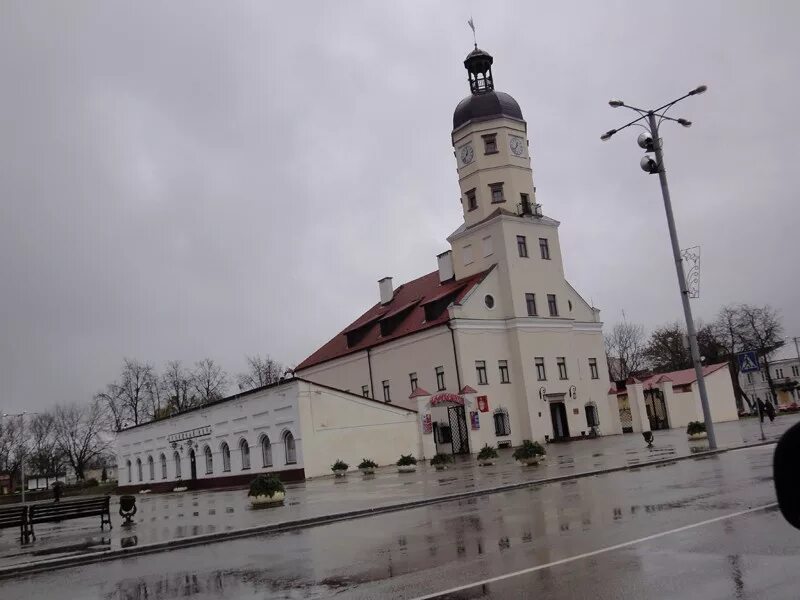 Несвиж минской. Несвиж ратуша. Несвижский замок ратуша. Ратуша в Несвиже интересные факты. Несвижская ратуша фото1990г.