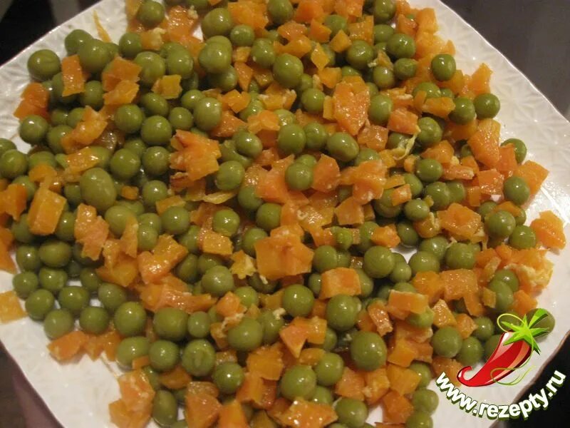 морковь с зеленым горошком в молочном соусе. морковь припущенная с горошком в молочном соусе. зеленый горошек с морковью. горошек зеленый в соусе. морковь припущенная с горошком в молочном соусе.