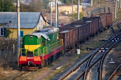 Маневровый поезд с вагонами