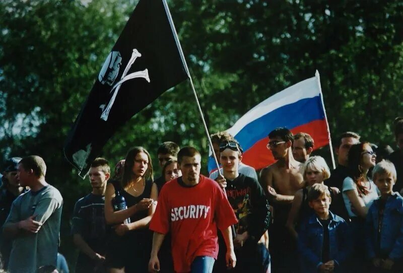 Молодежь в 90-е годы. Россия в 2000-е годы. 90-Е годы в России. Молодежь 2000-х годов. Молодежь 2000 года