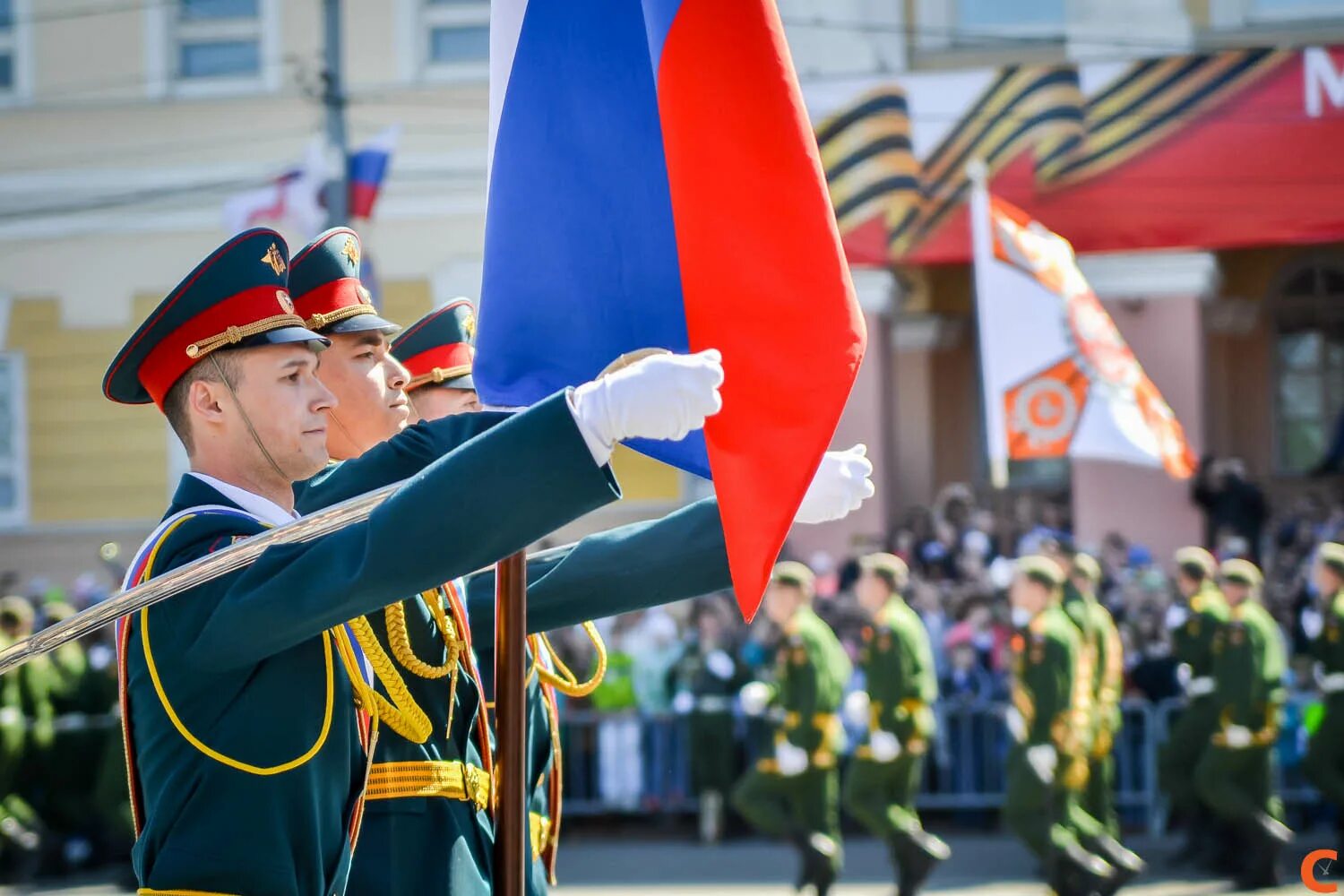 Праздник в нижнем сегодня. Парад в нижнем новгороде 2015. парад в нижнем новгороде детский. парад в нижнем новгороде 68 лет.