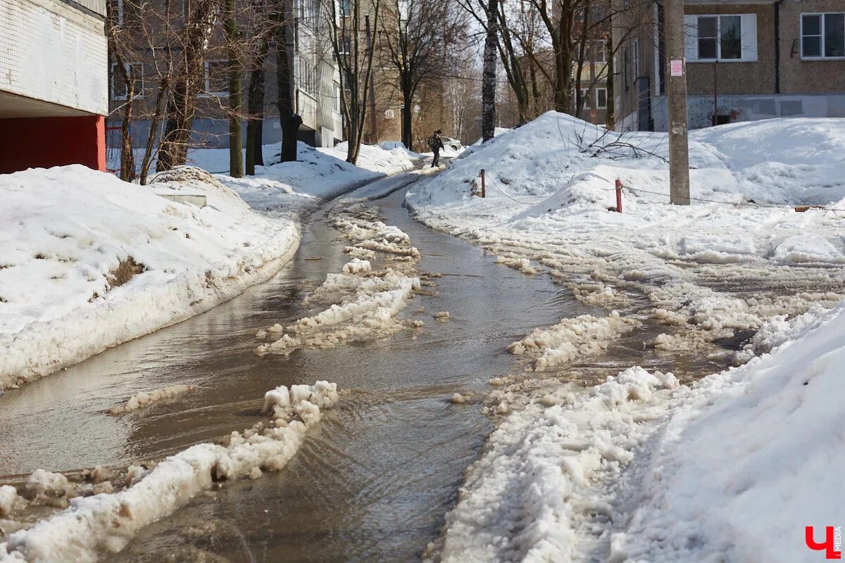 Как быстро растает снег. Тает снег. Весенняя дорога. Весне дорогу!. Снег на тротуаре.