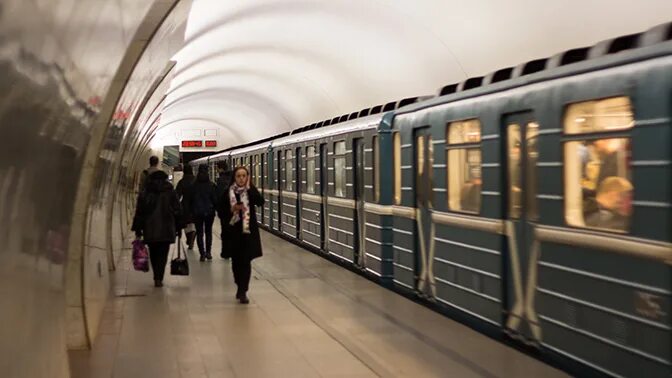 Серая ветка метро встала. Станция метро. В метро на серой. В метро на серой. В метро на серой.