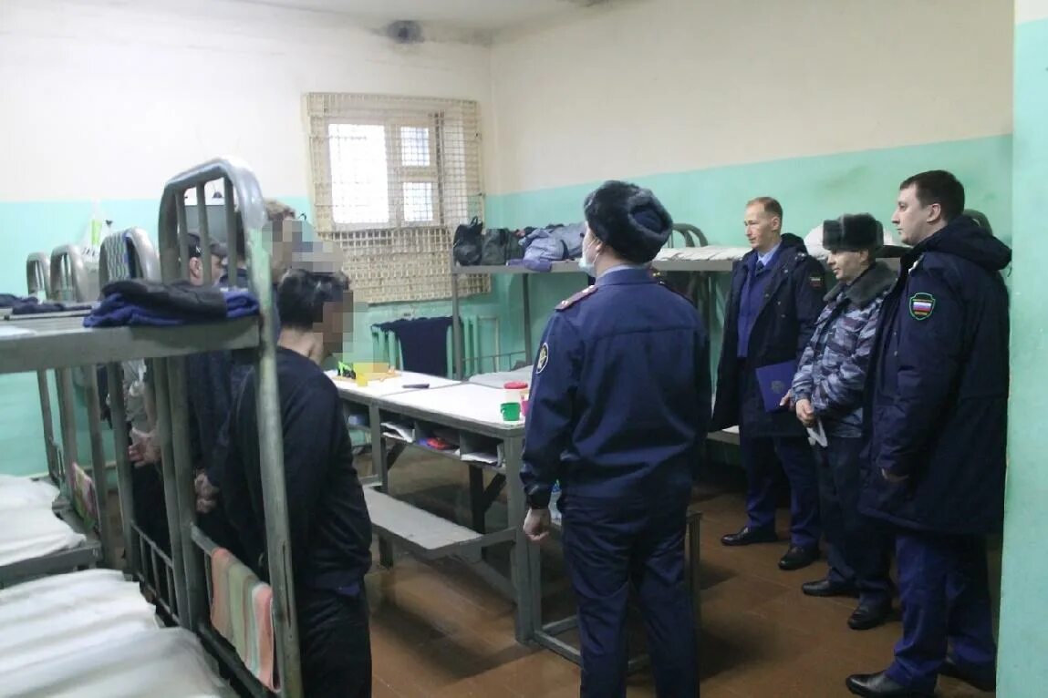 Начальника ангарского СИЗО-6 задержали за получение взятки