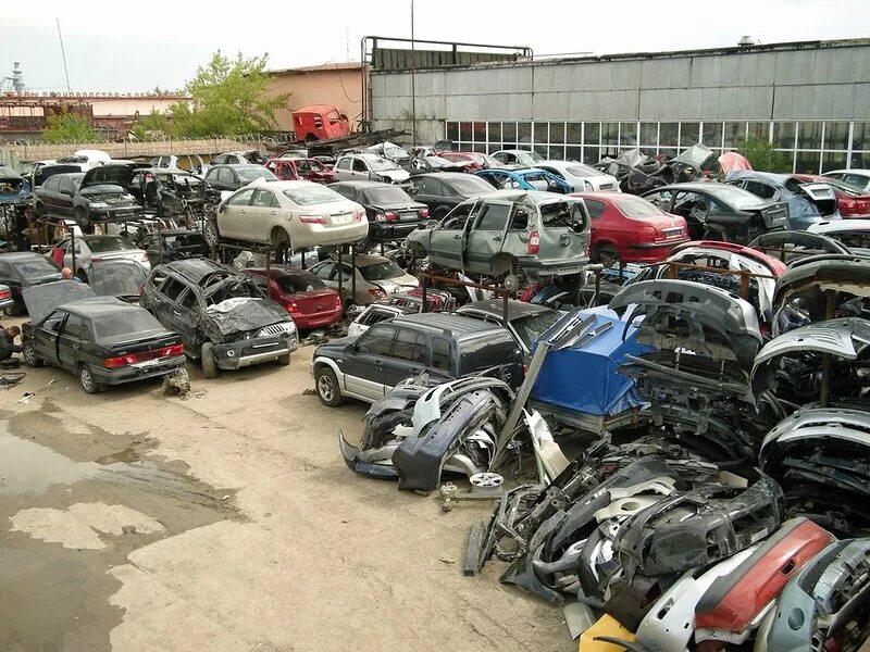 Продам разбор. Авторазбор. авто в заборе. запчасти автомобиля. авторазбор иномарок.
