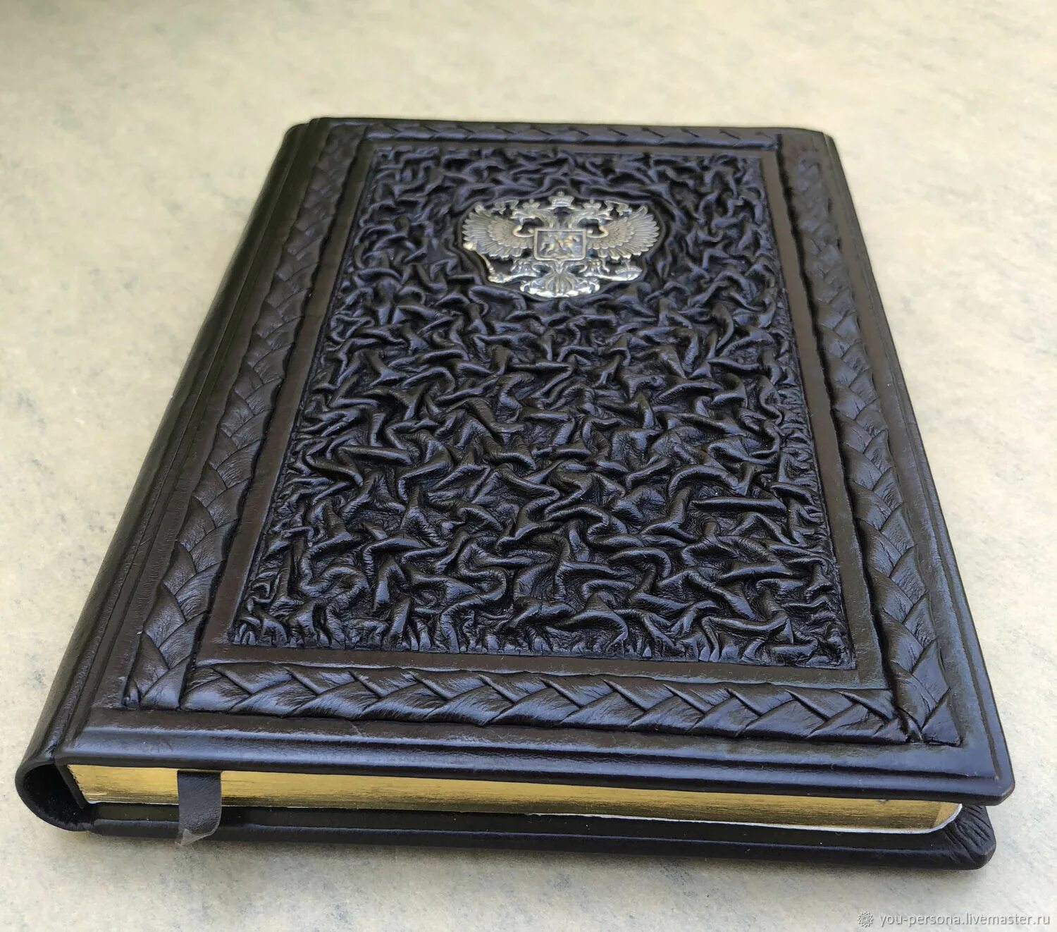 Кожаная папка для меню. Сумка полевая сержантская 1914. Библия в кожаном переплете 1812г. Библия гёце. Старинный переплет.