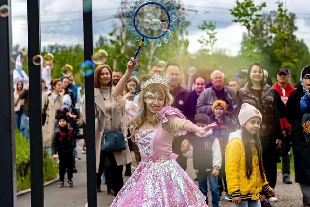 Первая миля ростов. Парк первая миля Ростов. Праздник в городе. Фотосессии в парке тысячелетия. Парк 1 мая Ростов.