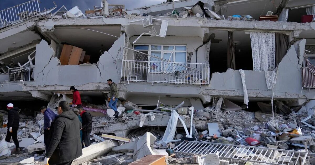Землетрясение плиты. Землетрясение в Турции 2023. Землетрясение картинки. Турция землетрясение сейчас.