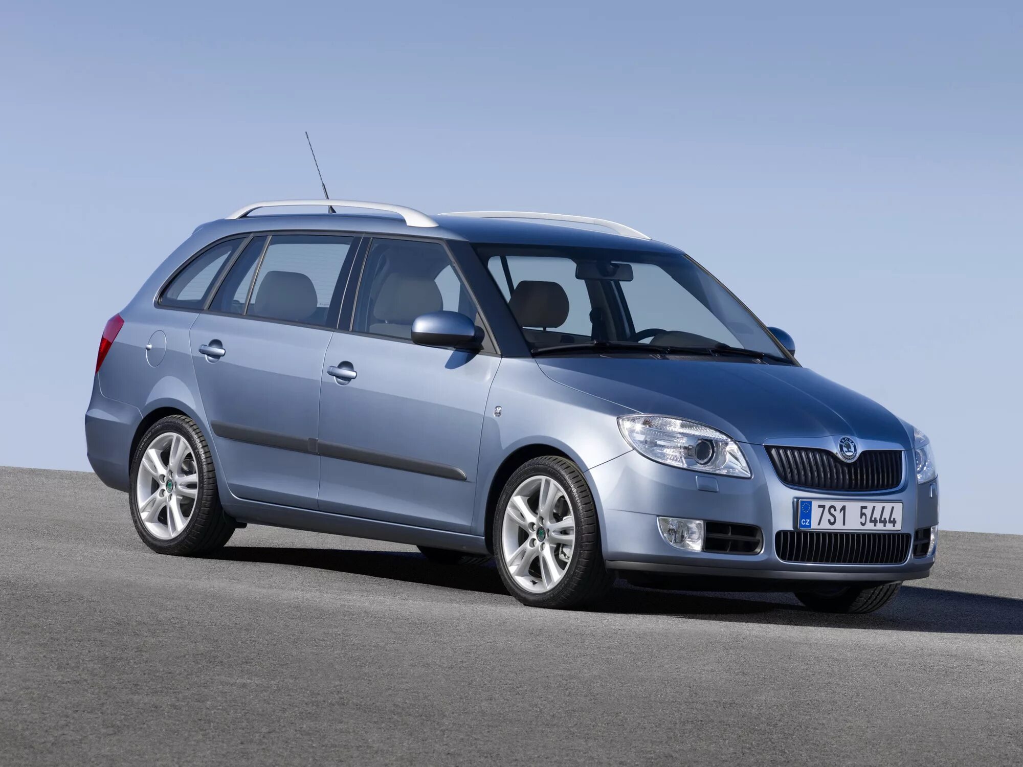 Шкода фабия 1.4 механика. Skoda Fabia 2008 универсал. Шкода Фабия 2 Комби. Skoda Fabia 2007 универсал. Skoda Fabia Combi 1.4.