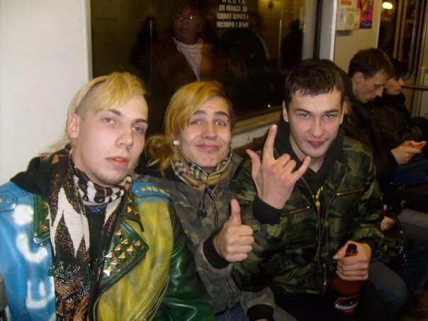 Панки питера 90е. Панки в россии 90-х. Панки в россии 90-х. Стиль панков 90х. Blink 182 2000х.