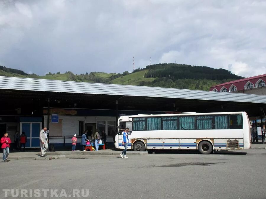 Горно алтайск станции. Автовокзал Горно-Алтайск. Автовокзал Горно Алтайска. Автовокзал горный Алтай. Автовокзал Горно Алтайск Чемал.