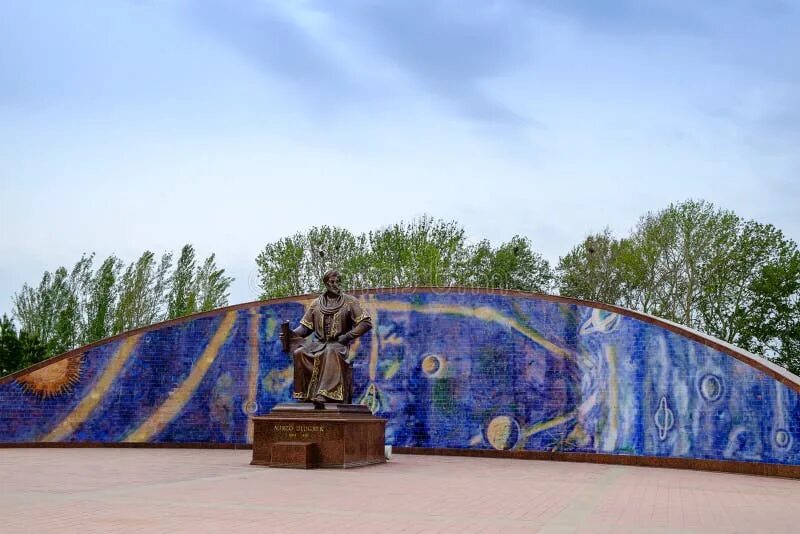 Улугбека (1394-1449 гг. Мирзо улугбек портрет. Улугбек астроном самарканд обсерватория. Мирзо улугбек тумани. Памятник мирзо улугбеку в самарканде.