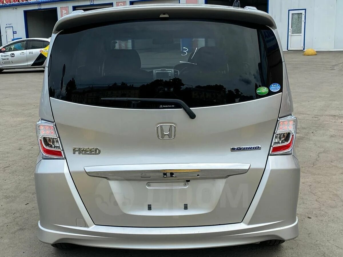 Хонда фрид 2012 купить. Хонда Фрид 2012. Honda freed Hybrid 2012. Хонда Фрид серебристая. Хонда Фрид 2010.