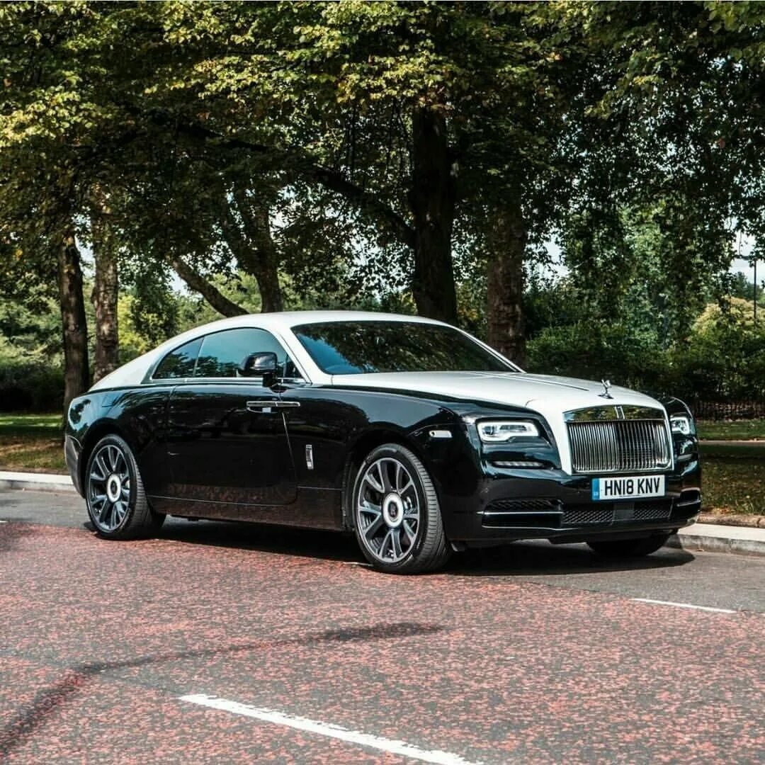 Роллс врайт. Роллс Ройс врайт. Rolls Royce Wraith Coupe. Роллс Ройс врайт 2022. Rolls Royce Wraith r22.