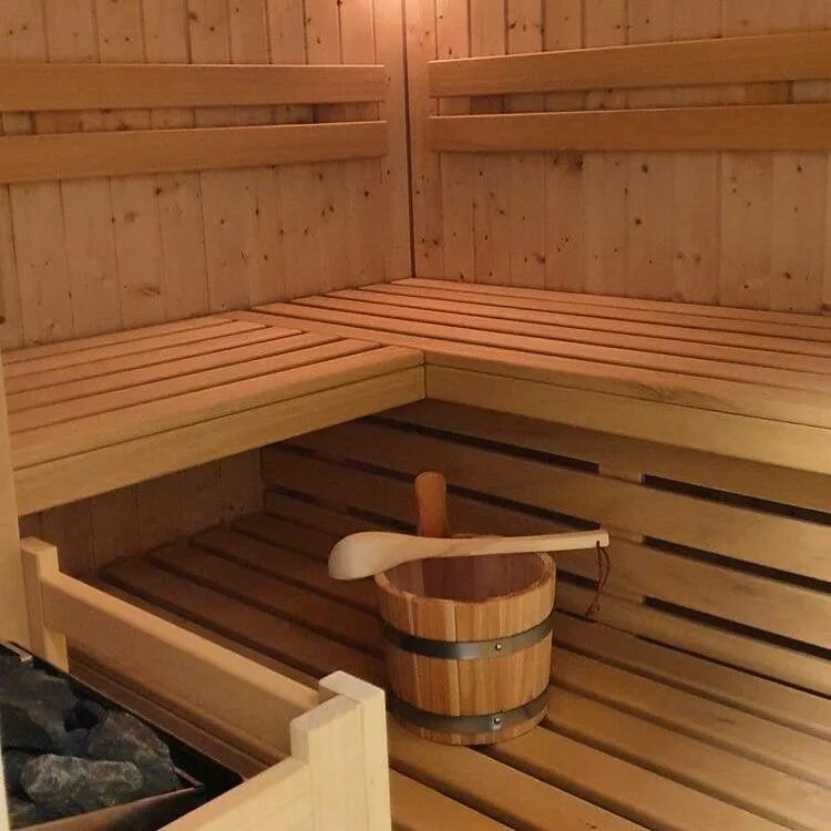 ингаляции аромамаслами. баня с венком. сауна при бронхите. Bionorica препараты от кашля для детей. мужик с веником для бани.