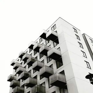 Архитектор белой стены