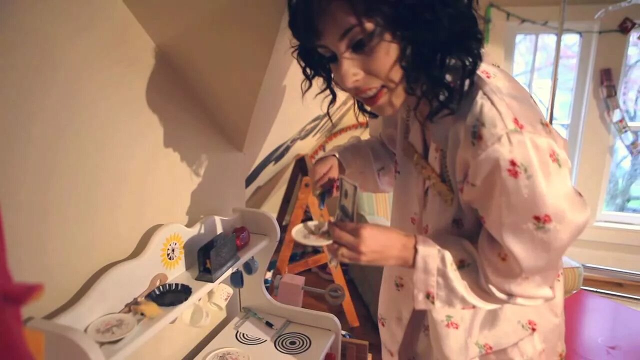 Kreayshawn go hard. Kreayshawn. Kreayshawn Gucci Gucci. 2 Chainz on the Kitchen.