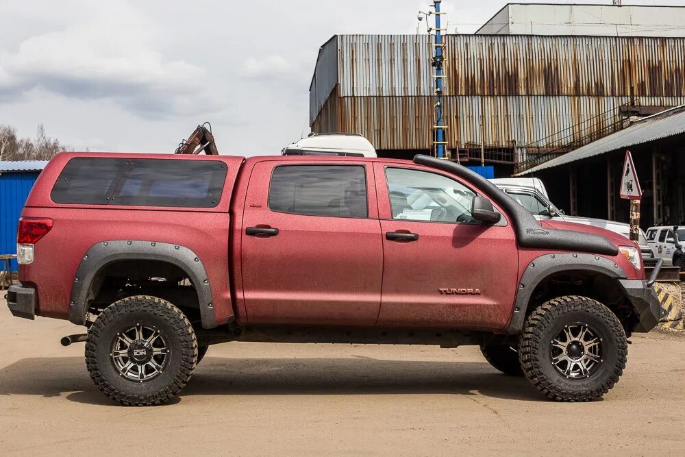 Тойота тундра 17. Диски тойота тундра r17. Toyota tundra диски. Шина тундра. Тойота тундра 2015 резина.