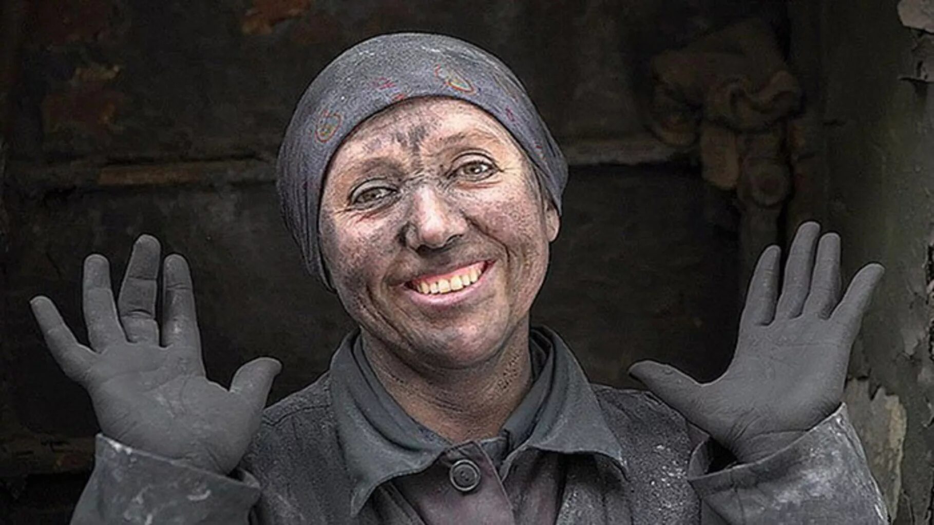Женщина работяга. Женщина шахтер. женщина в шахте.