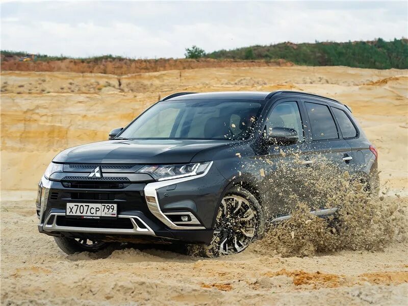 Mitsubishi outlander 4wd. Мицубиси Аутлендер 2021. Митсубиси Outlander 2021. Мицубиси Outlander 2021. Митсубиши Аутлендер 2021.