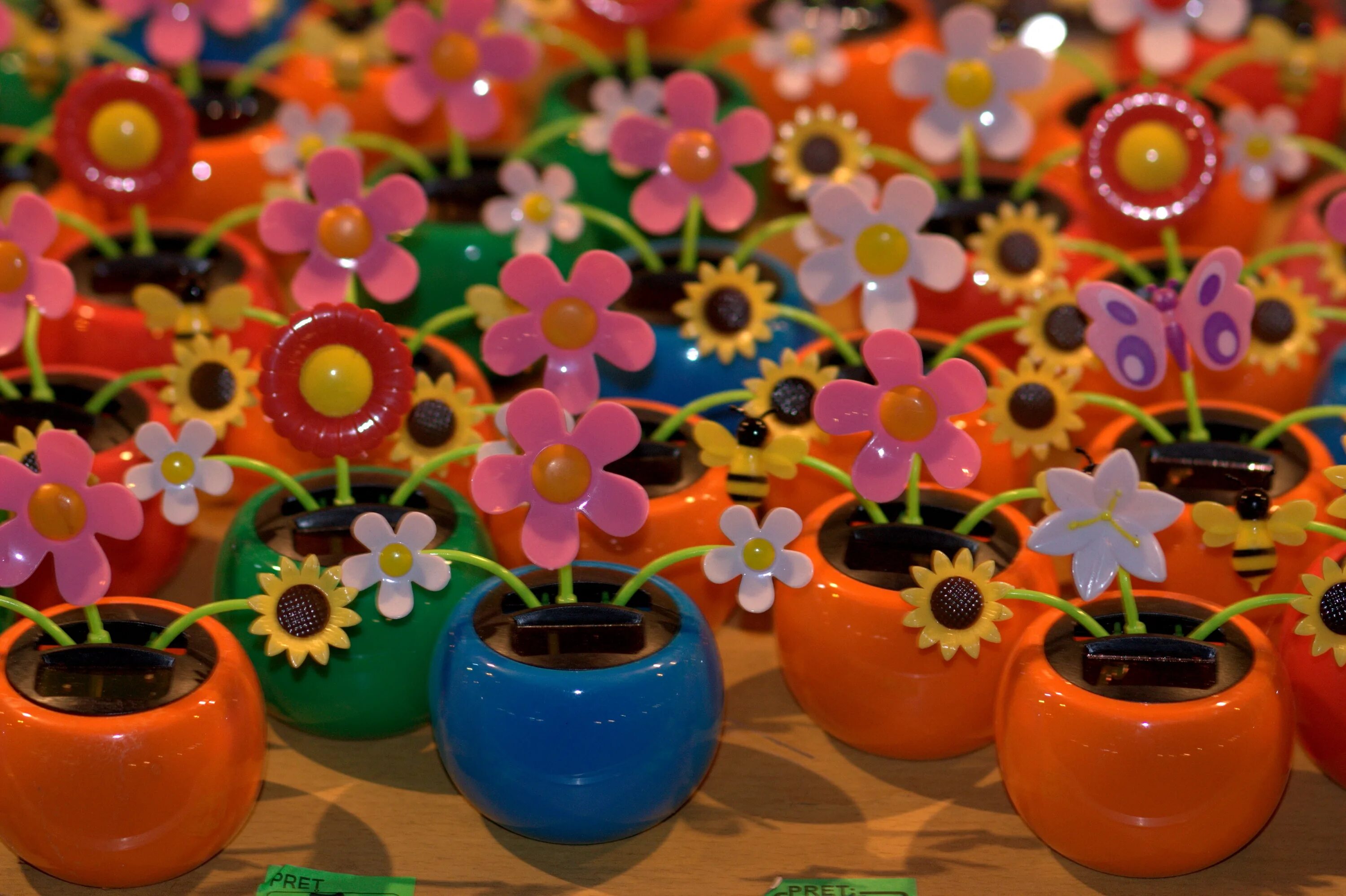 Flower toys. Пластмассовые цветы. Игрушка "цветок". Игрушка цветочный горшочек. Пластмассовый цветок в горшке.