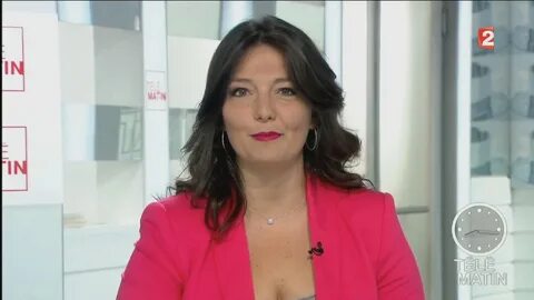 Gossip Julia Ca Chauffe Pour Carinne Teyssandier La Chroniqueuse De Telemat...