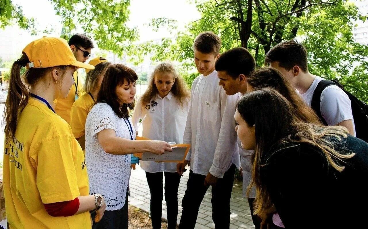 Волонтеры проводят мероприятия. Волонтерский квест. Квест для волонтерства. Патриотический квест.