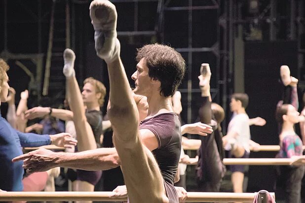 Занятия по хореографии. Балет ярославна. Театр оперы и балета для детей. Балет урок театр. В музыкальном театре балет.