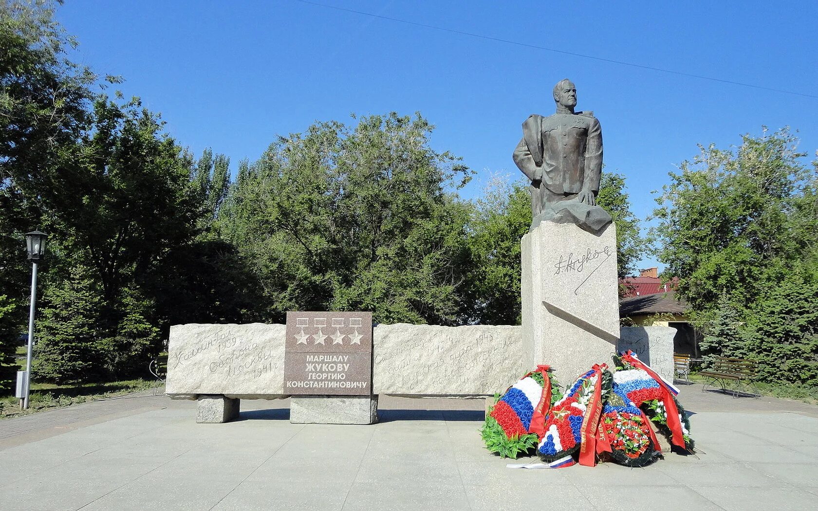 Памятник маршалу г.к. Жукову. Волгоград. Памятник Жукова Волгоград. Памятник г к Жукову Волгоград. Маршал Жуков памятник в Волгограде.