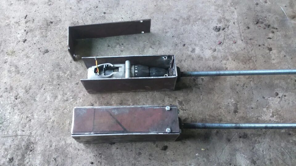 Привод для распашных ворот своими руками. Автоматика для распашных ворот из домкрата ваз. Электропривод для распашных ворот своими руками. Самодельный электропривод для распашных ворот. Самодельная автоматика для распашных ворот.