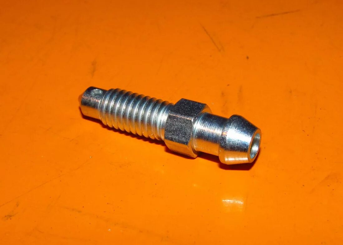 25. штуцер прокачки тормозов м10х1 газ. ваз штуцер тормозной системы м10*1. штуцер прокачки м10х1. 25.
