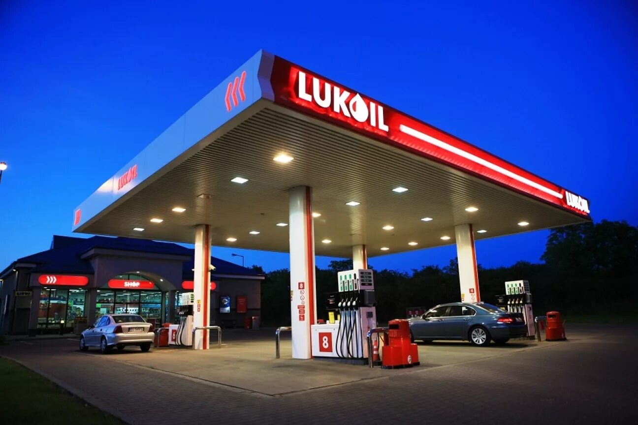 Масло лукойл на азс. Заправочная станция Лукойл. Lukoil АЗС. АЗС Лукойл. Лукулл.